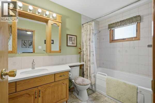 5217 50 Avenue, photo 17 of 35