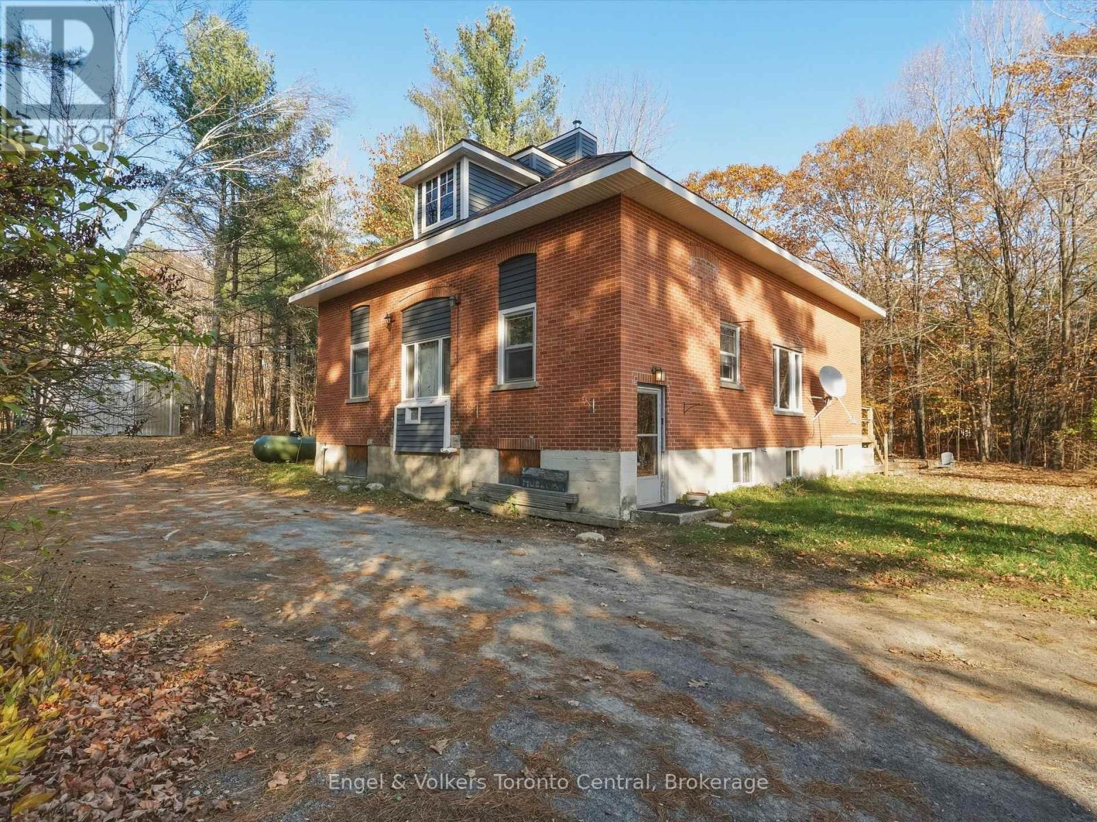 2026 PENINSULA ROAD, Muskoka Lakes (Medora)