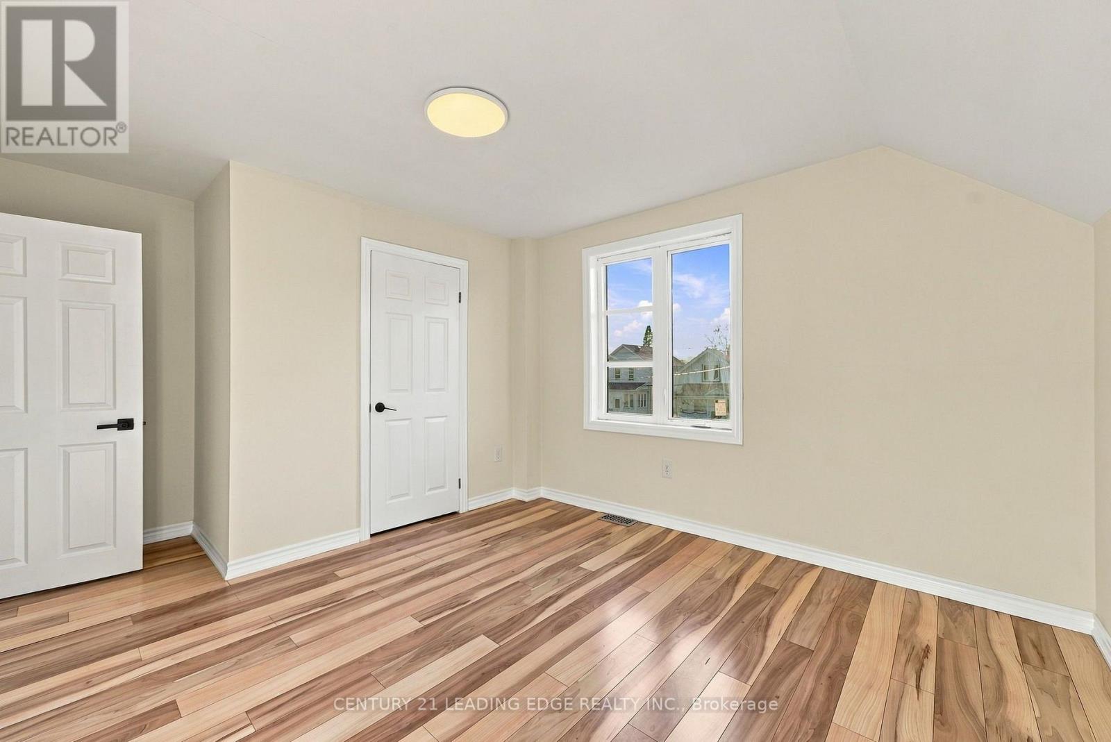 89 PARK ROAD S - 30