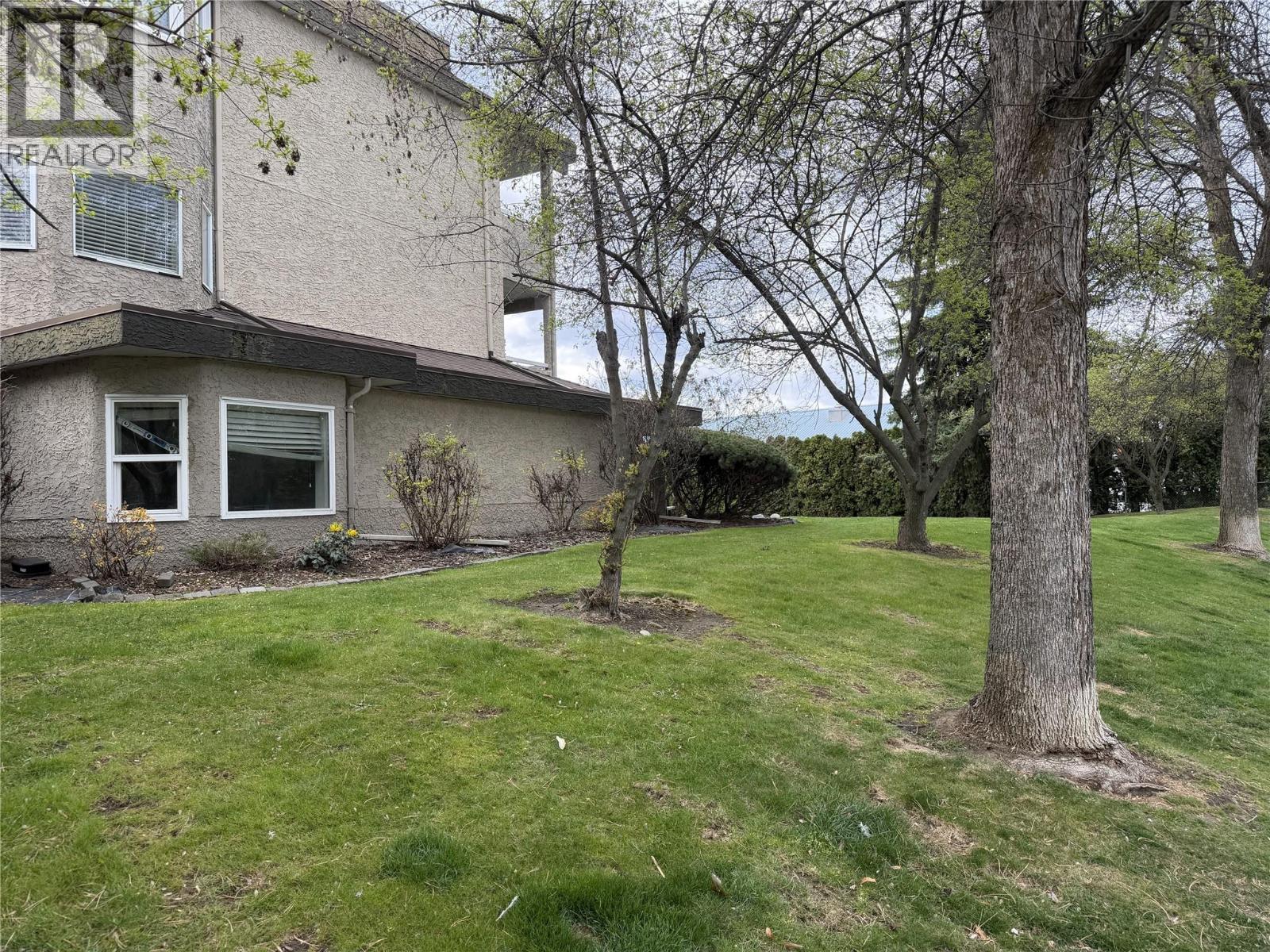 135 3842 Gordon Drive, Kelowna