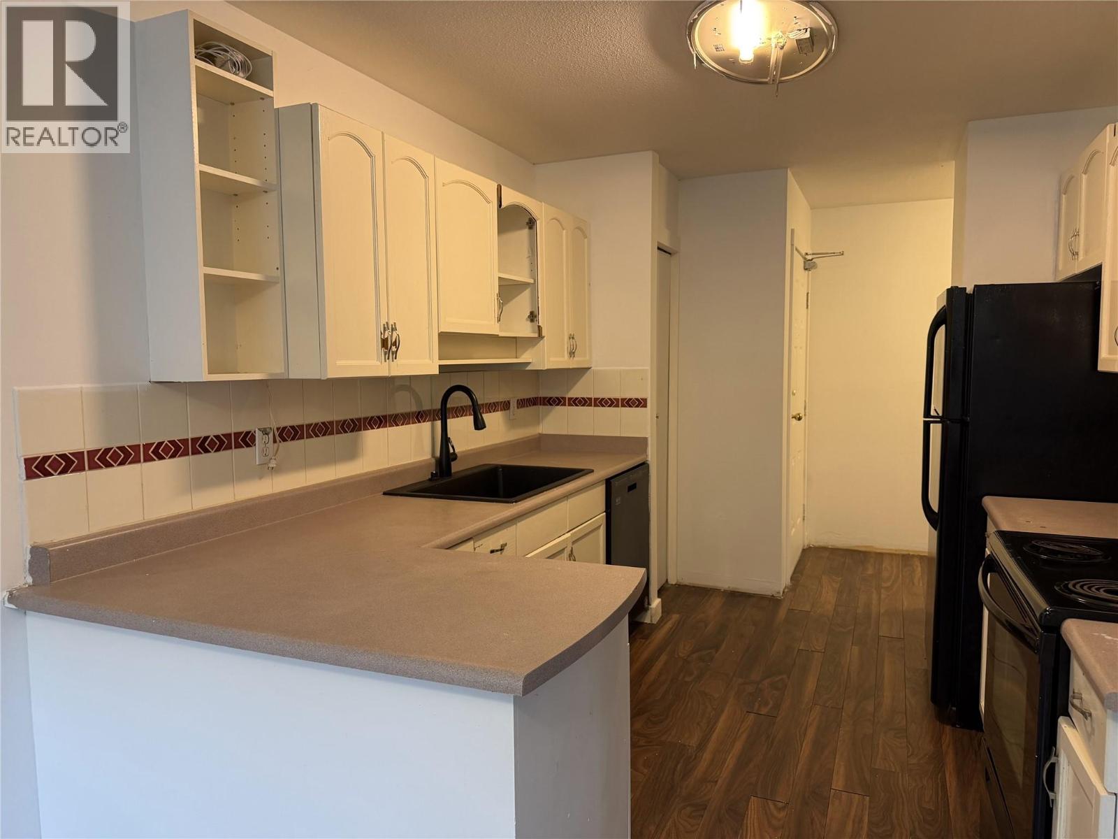 135 3842 Gordon Drive, Kelowna