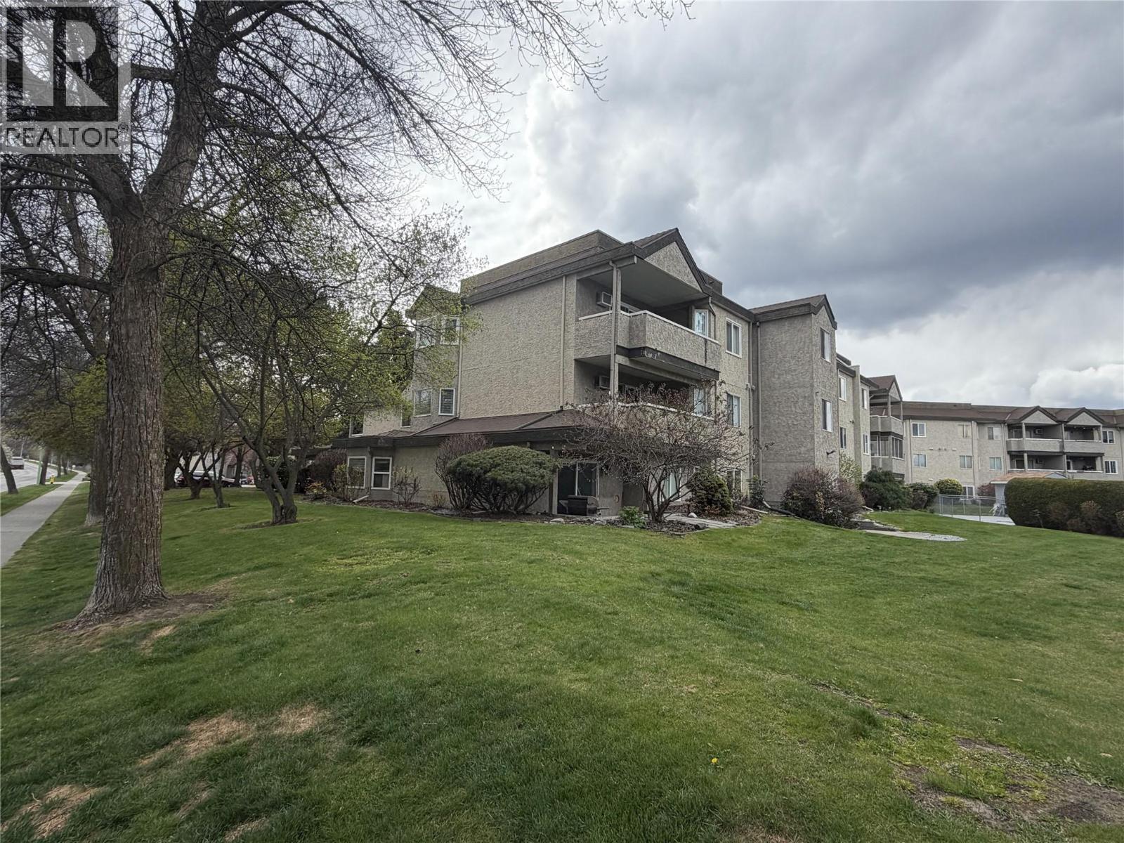 135 3842 Gordon Drive, Kelowna