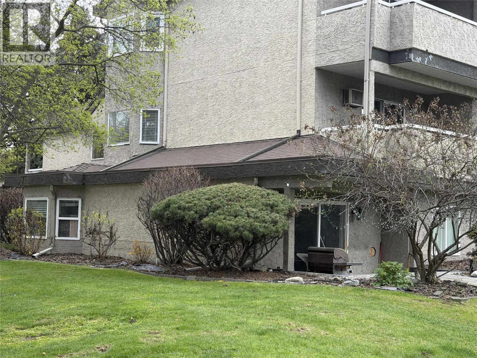 135 3842 Gordon Drive, Kelowna