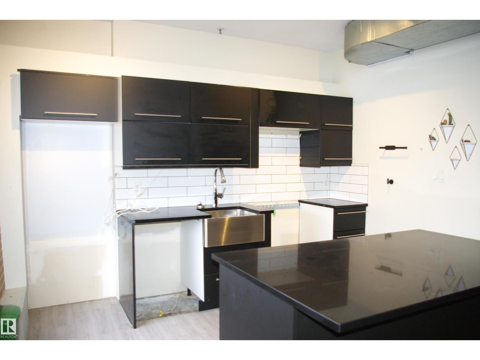 Property photograph 10 for MLS E4514758