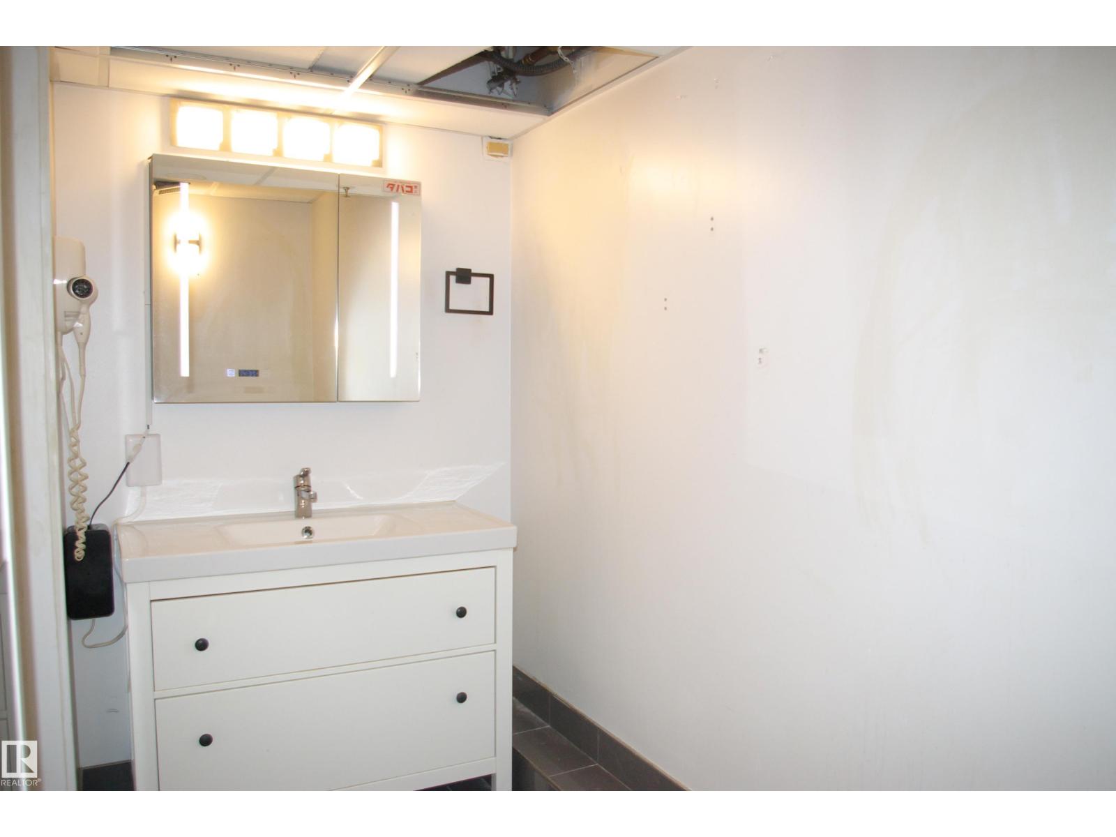 Property photograph 13 for MLS E4514758