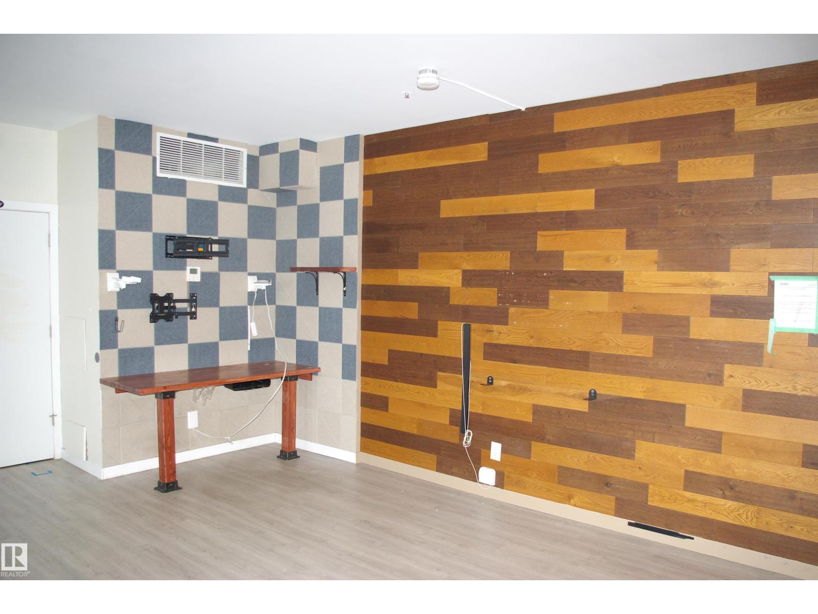 Property photograph 8 for MLS E4514758