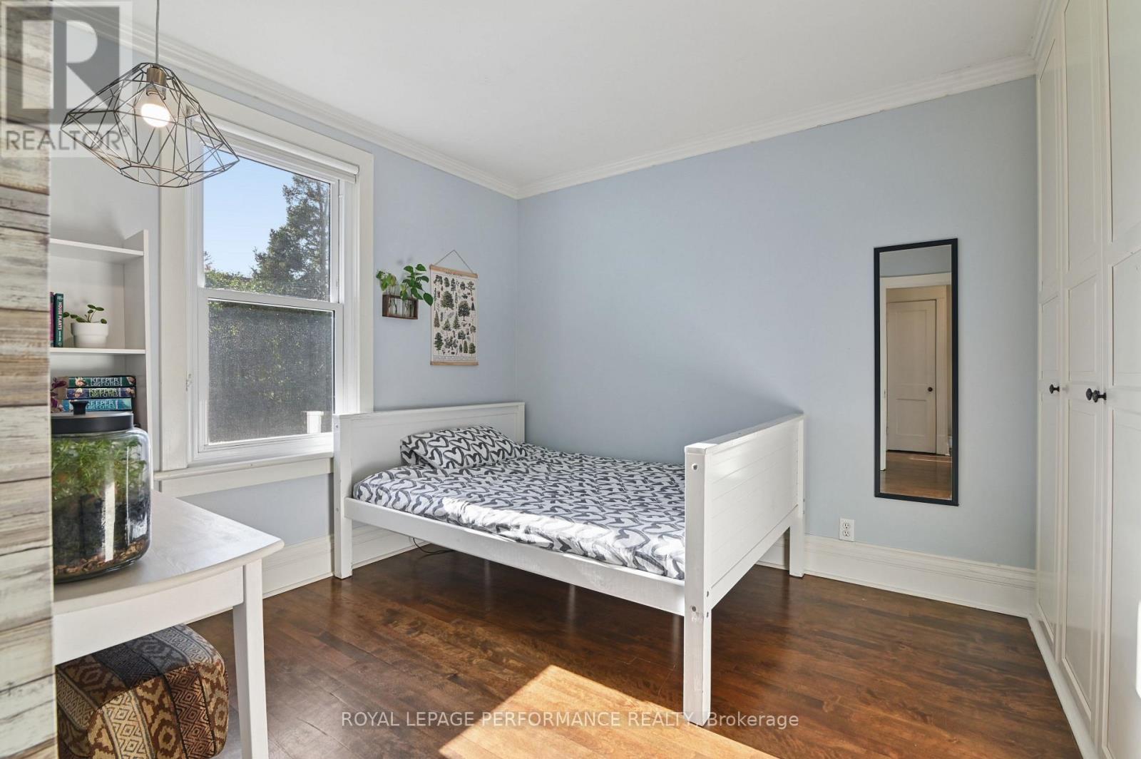 52 Marlowe Crescent