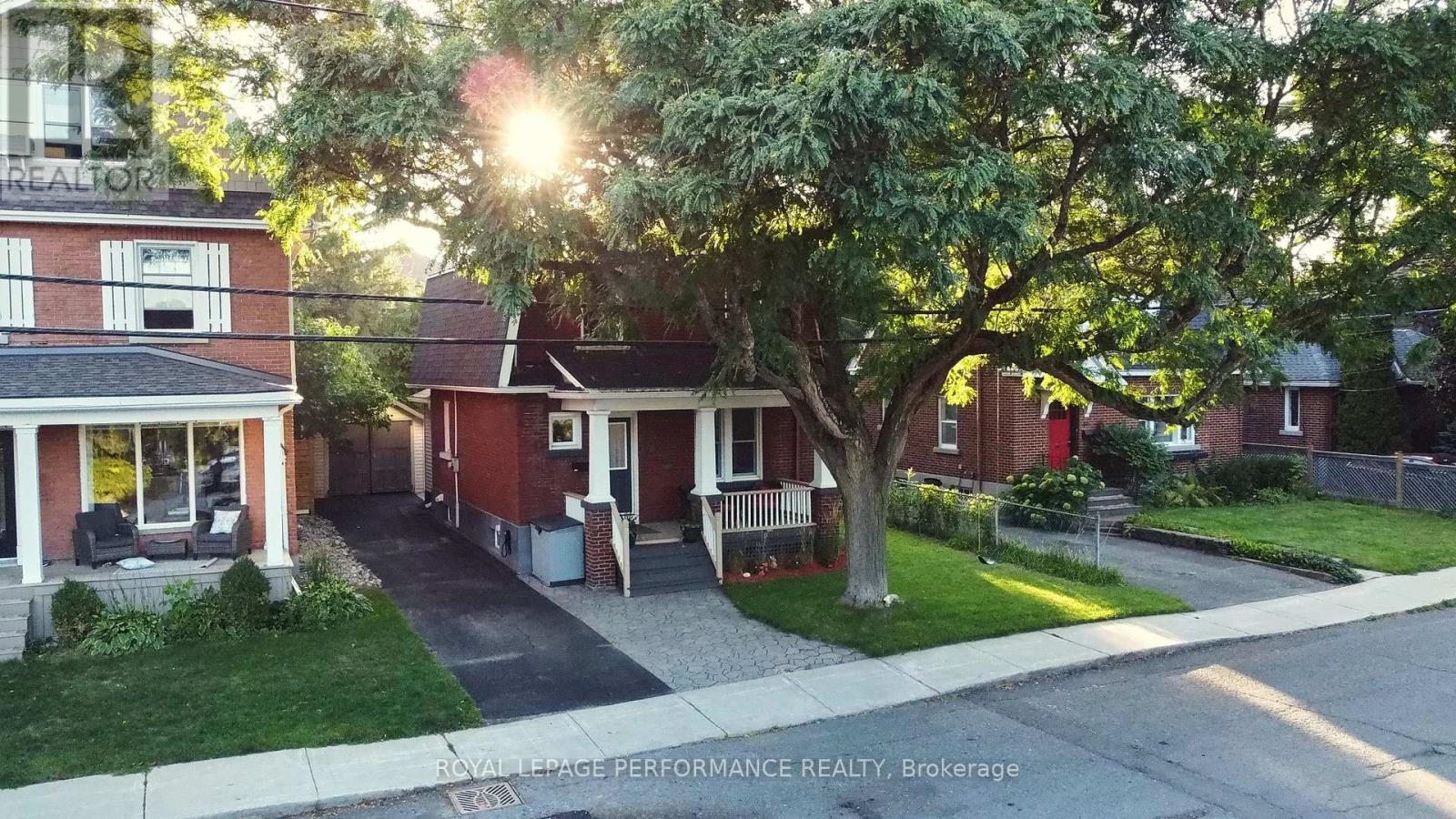 52 Marlowe Crescent