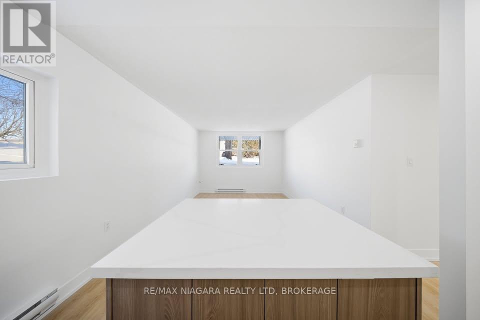 301 - 25 DOWNES AVENUE, Prince Edward County (Picton Ward) — photo 2