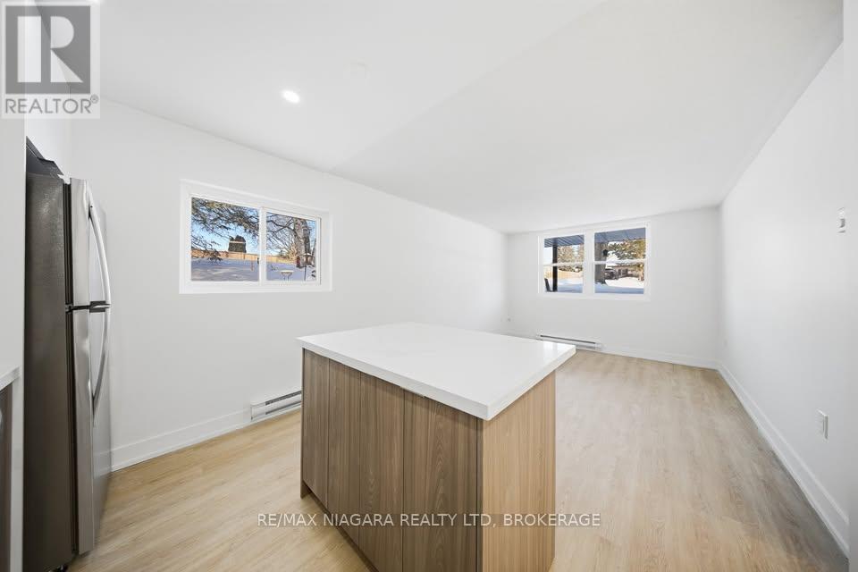 301 - 25 DOWNES AVENUE, Prince Edward County (Picton Ward) — photo 3