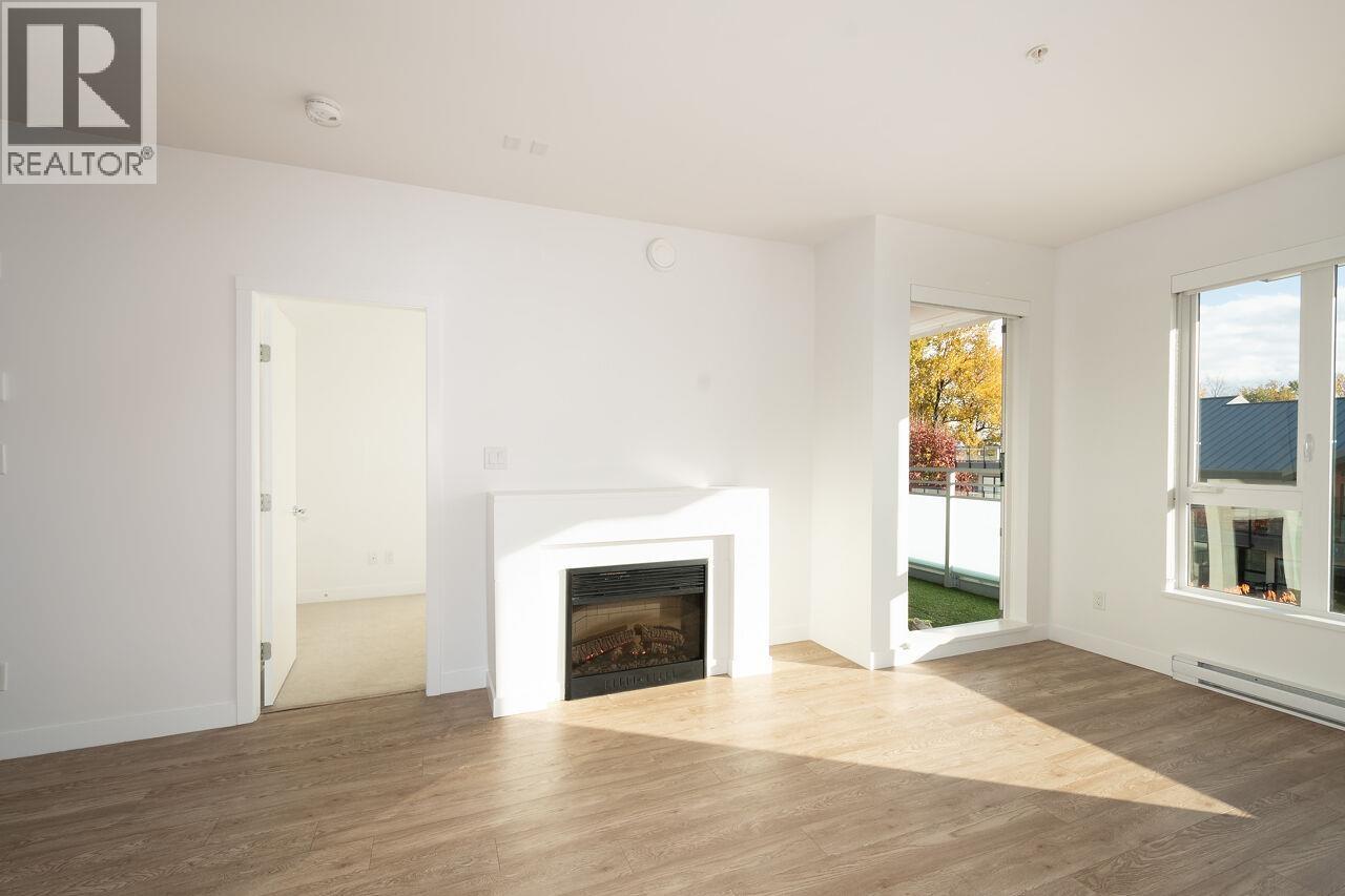 403 1061 Marine Drive, North Vancouver — photo 2