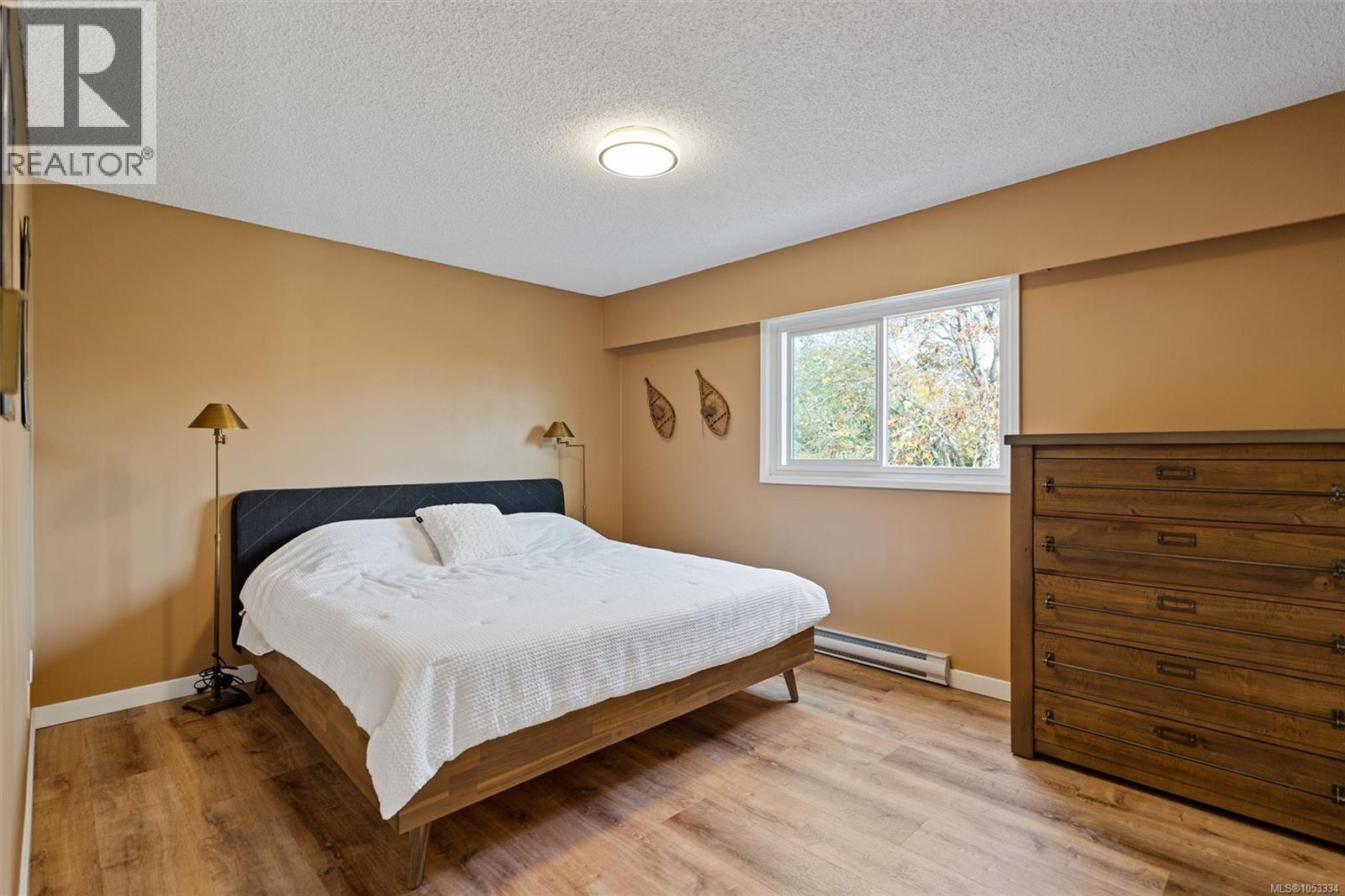302 2535 Cadboro Bay Road, Oak Bay