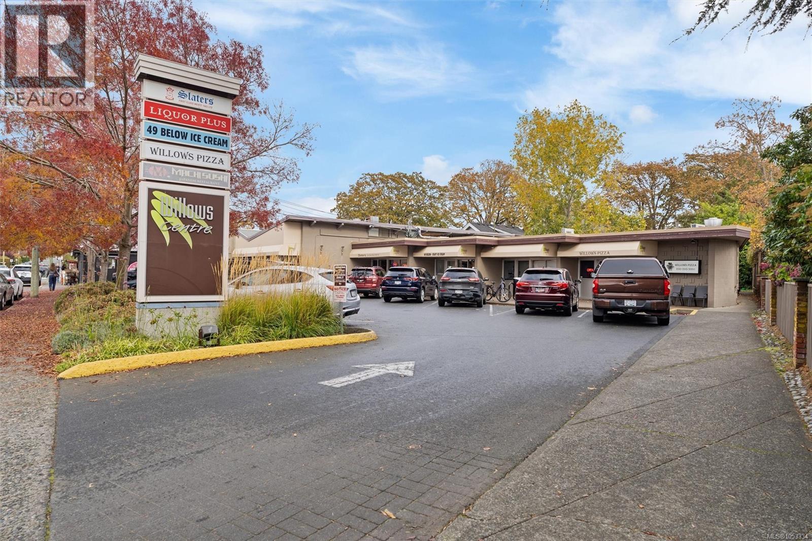 302 2535 Cadboro Bay Road, Oak Bay