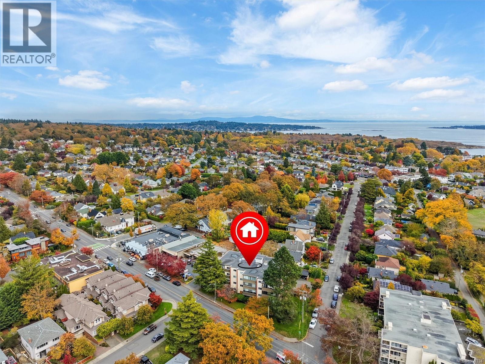 302 2535 Cadboro Bay Road, Oak Bay