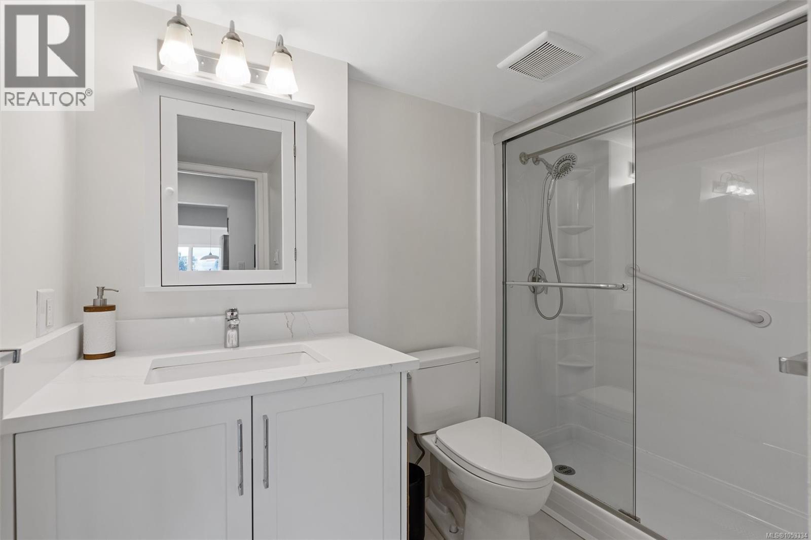 302 2535 Cadboro Bay Road, Oak Bay