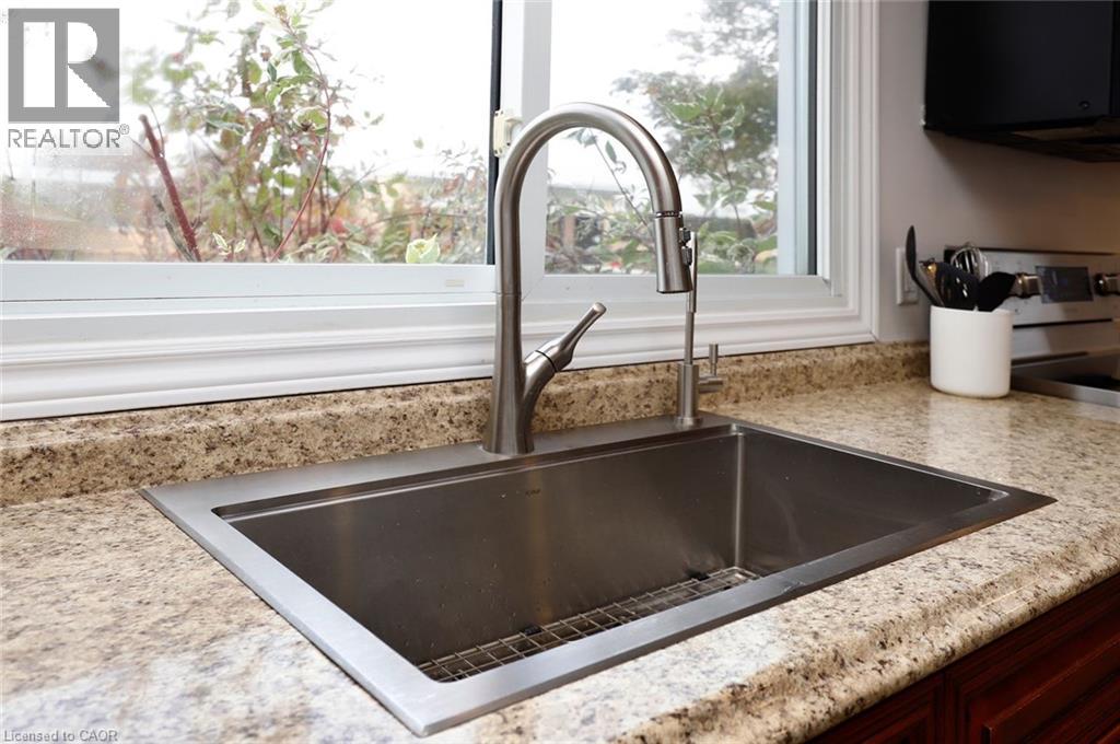 45 FRANK Street, Brantford — photo 9