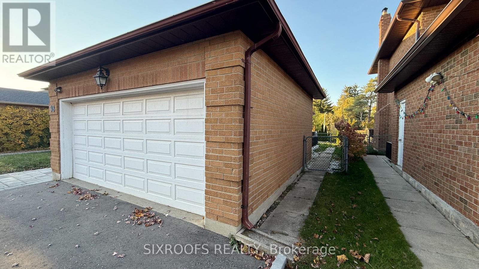 LOWER - 98 GOLF LINKS DRIVE, Aurora (Aurora Highlands) — photo 2