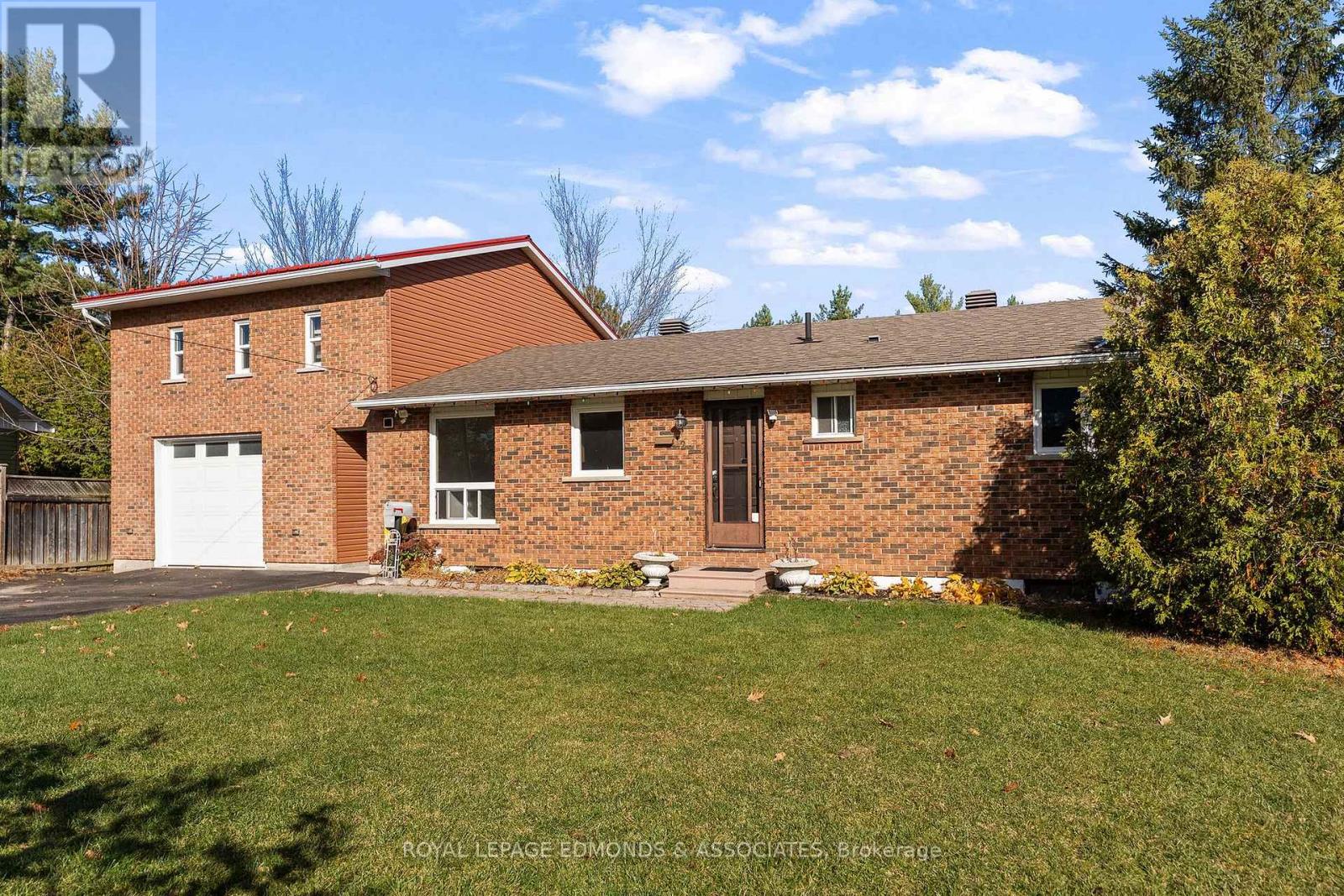 22 ROY STREET, Petawawa