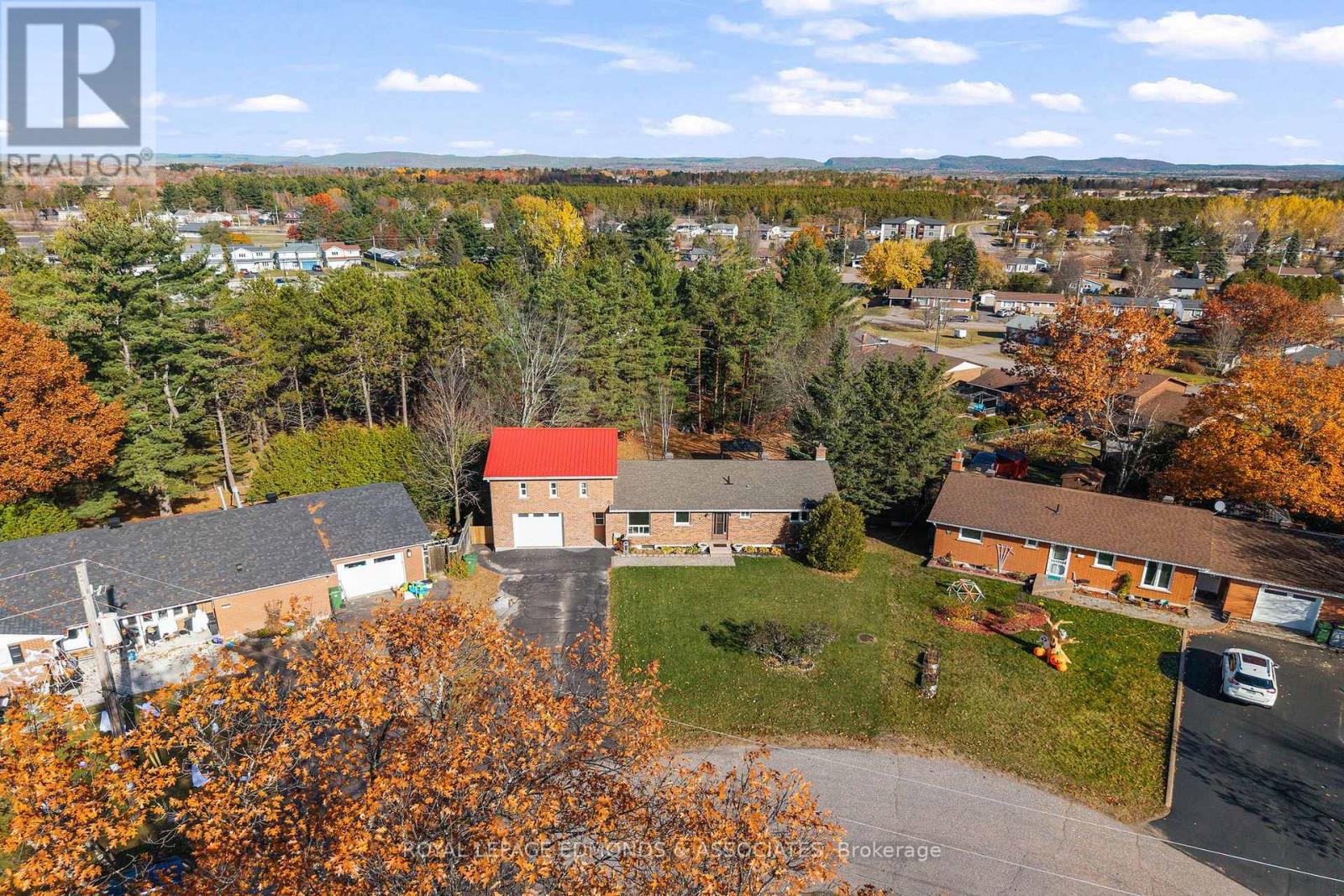 22 ROY STREET, Petawawa — photo 2