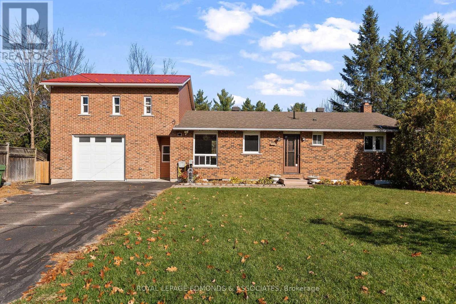 22 ROY STREET, Petawawa — photo 3