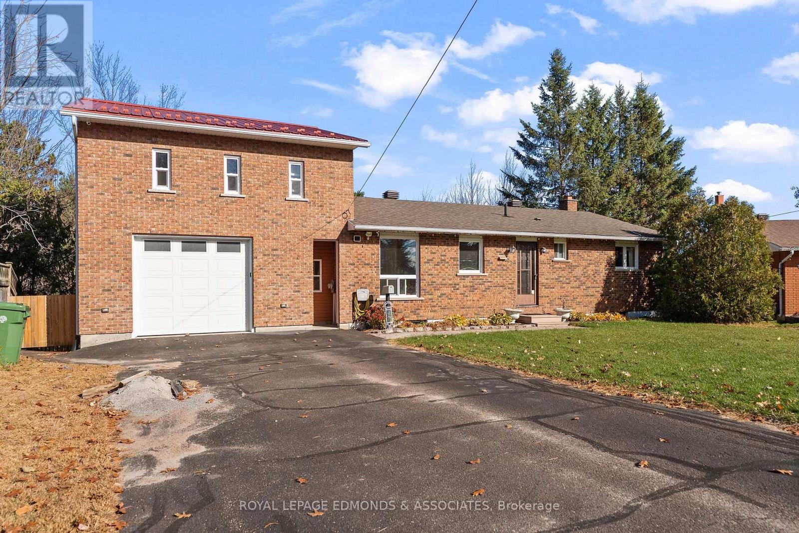 22 ROY STREET, Petawawa — photo 5
