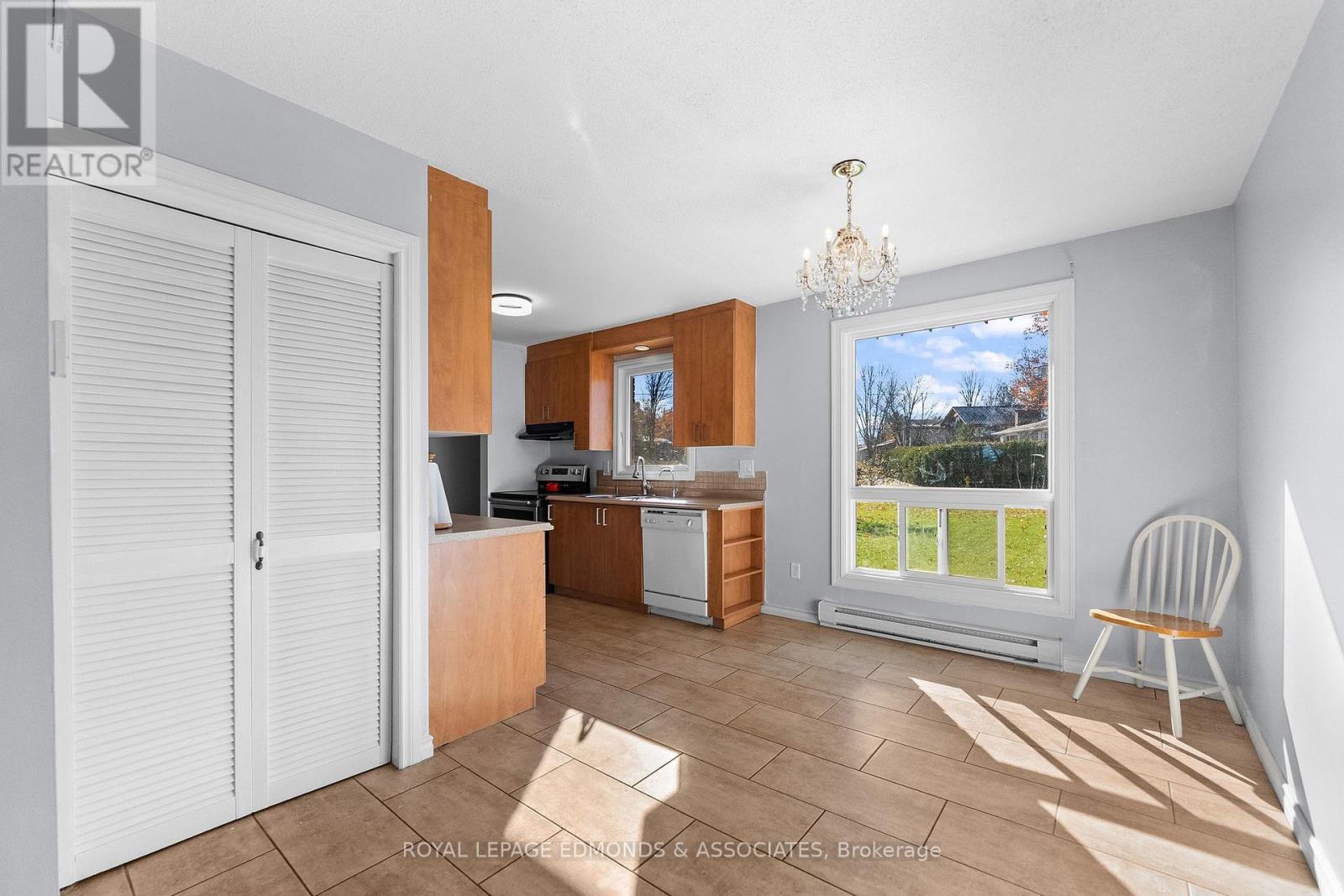 22 ROY STREET, Petawawa — photo 8