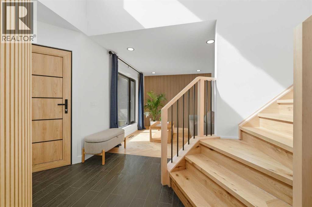 8 Strathlea Close SW, photo 7 of 50