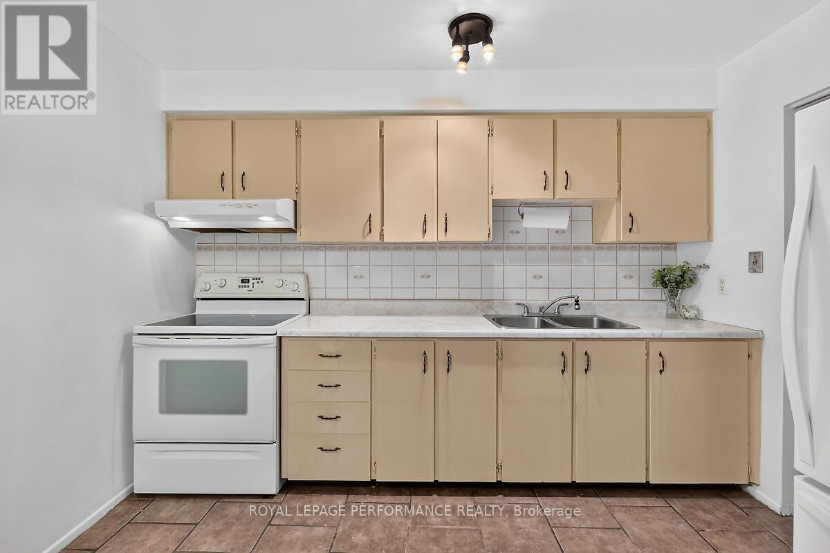 23 - 52 Compata Way