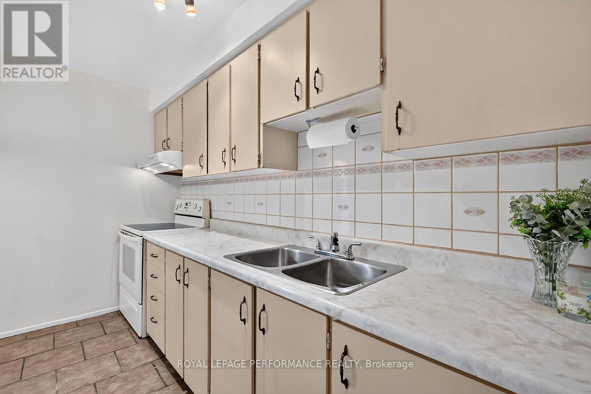 23 - 52 Compata Way