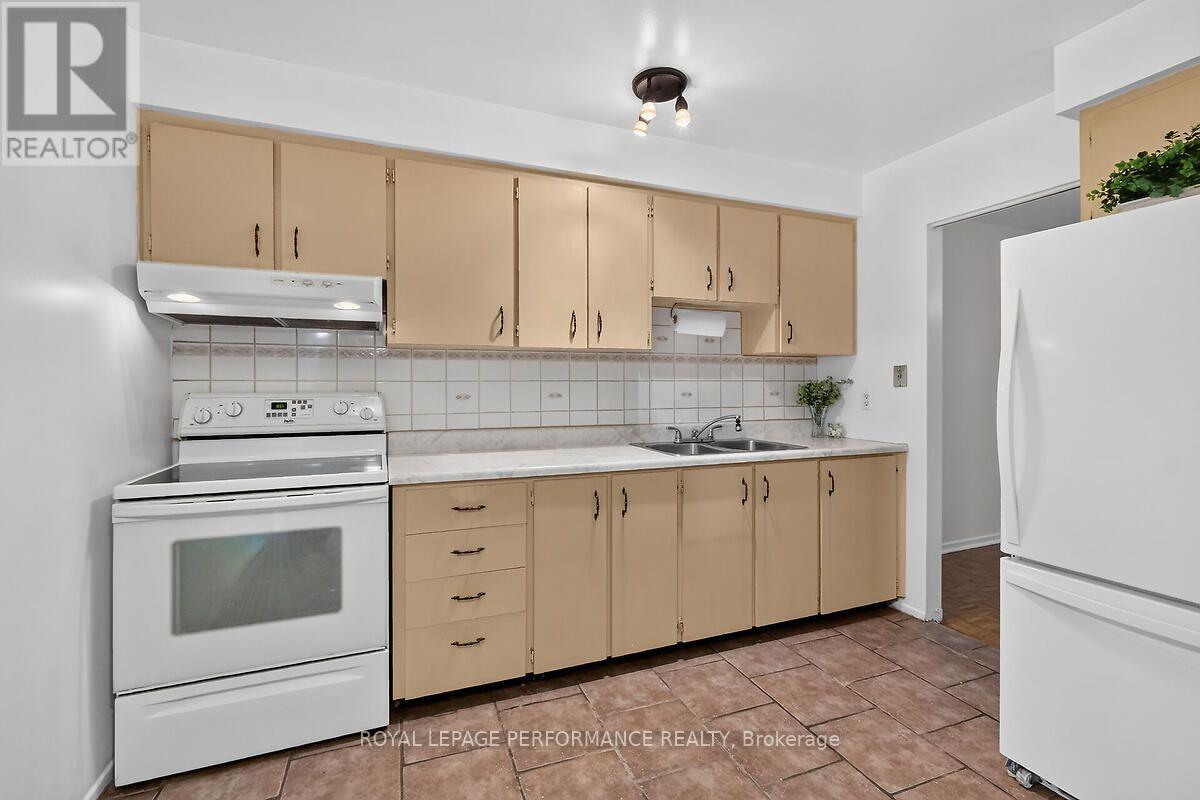 23 - 52 Compata Way
