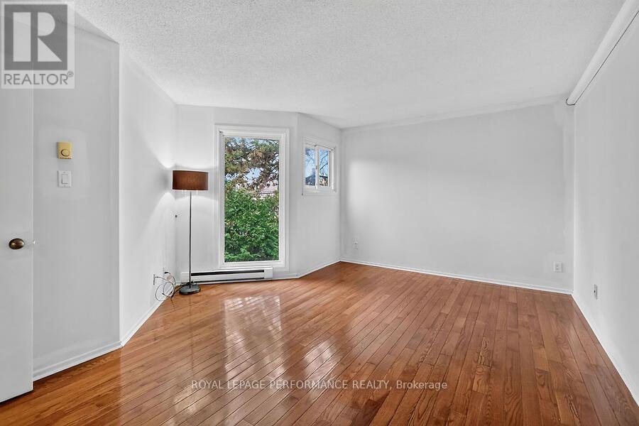 23 - 52 Compata Way