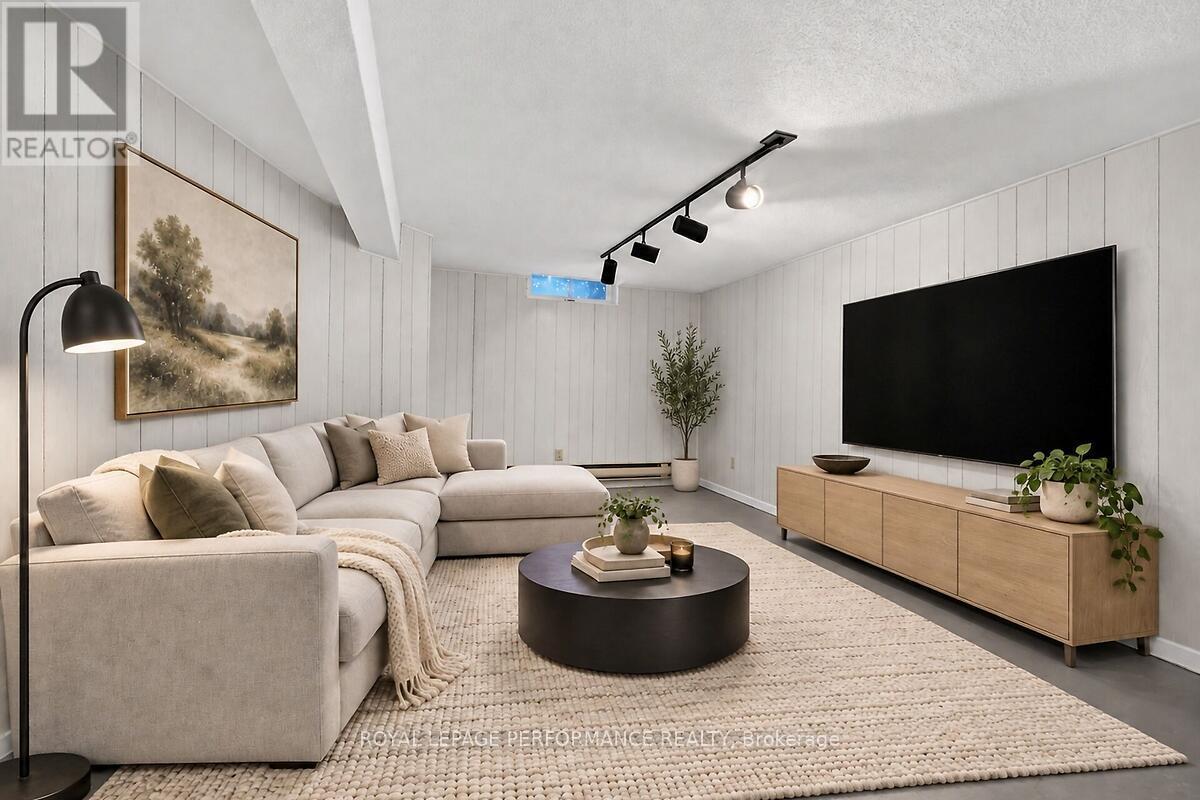 23 - 52 Compata Way