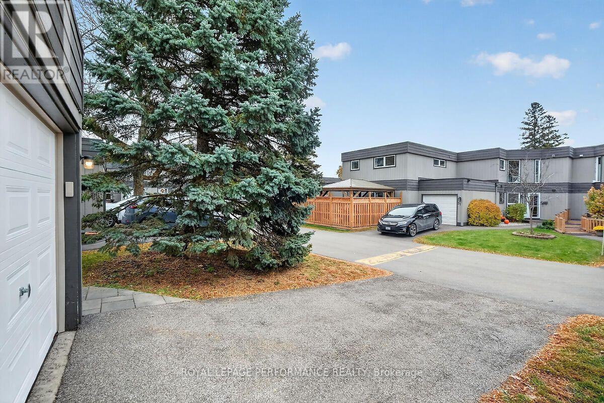 23 - 52 Compata Way
