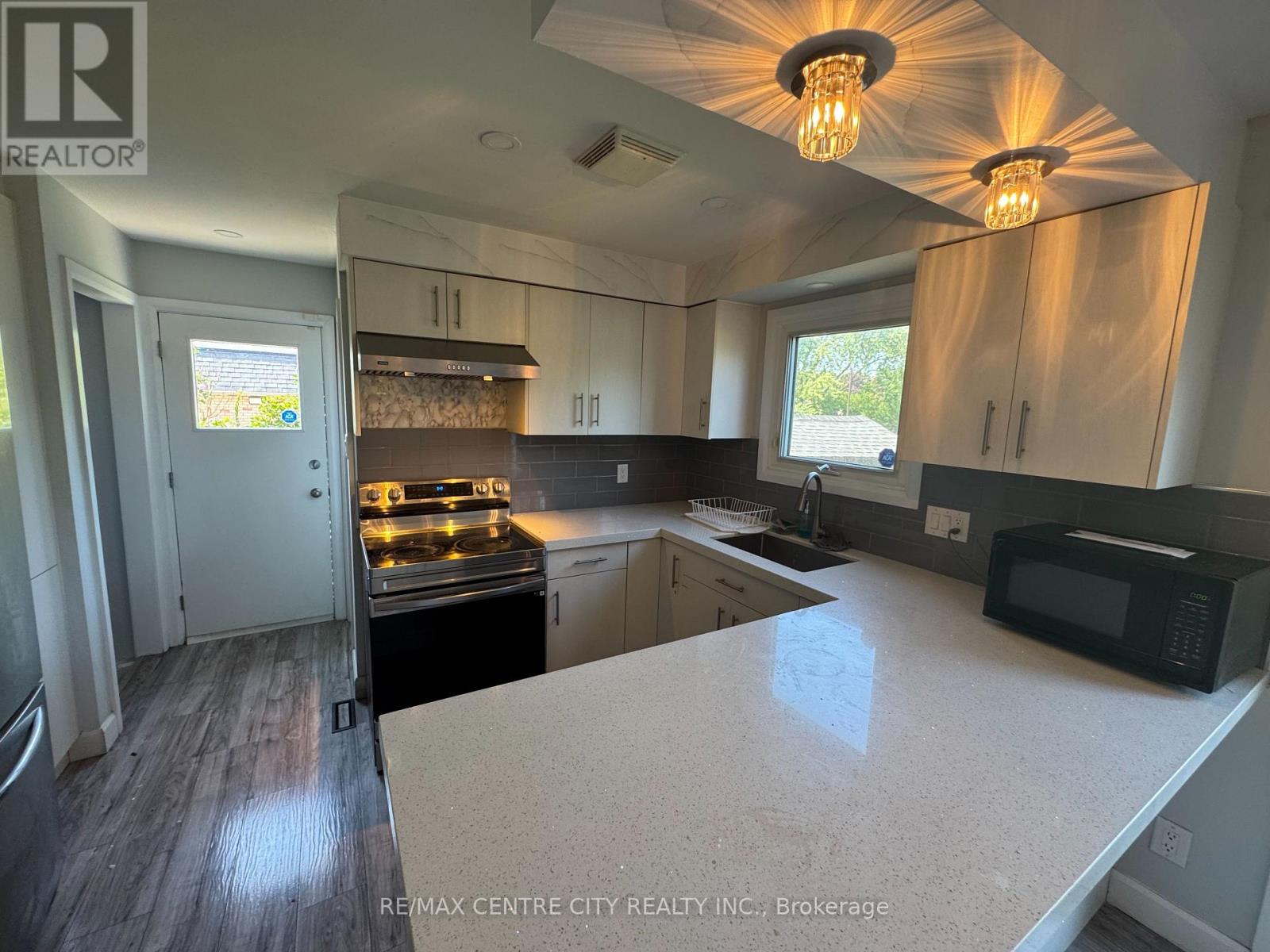 870 WELLINGSBORO ROAD, London South (South Y) — photo 11