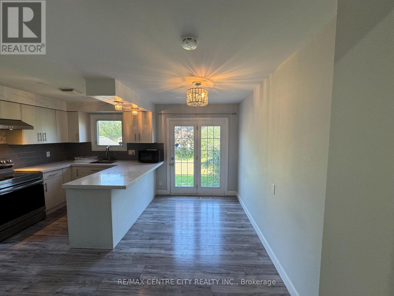 870 WELLINGSBORO ROAD, London South (South Y) — photo 6