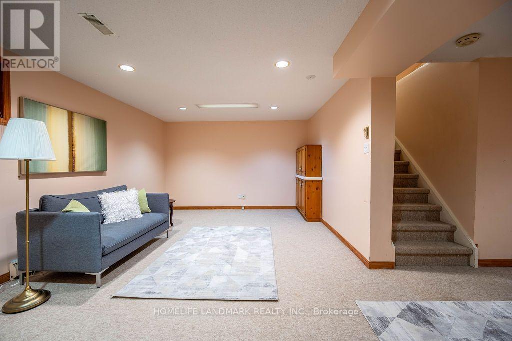 15 TOFINO CRESCENT - 42