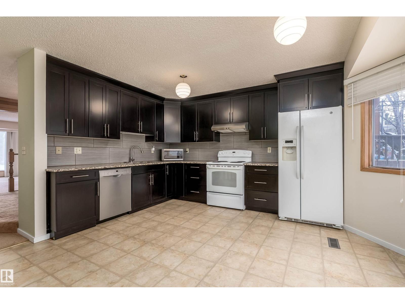 11125 19 AV NW, Edmonton — photo 17