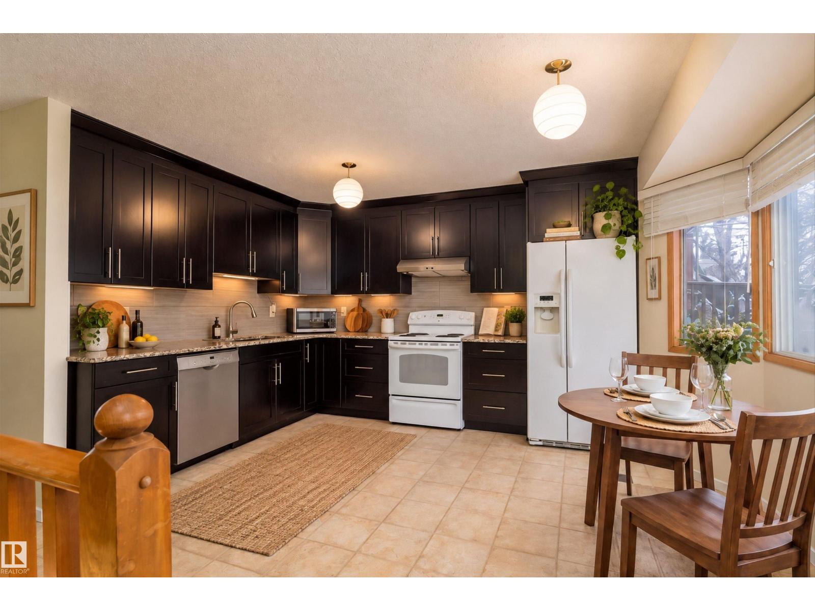 11125 19 AV NW, Edmonton — photo 2