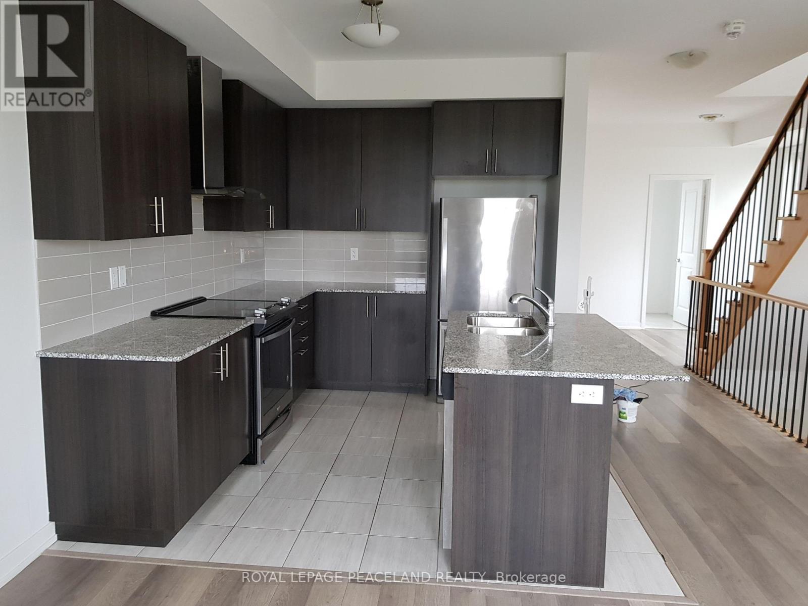 326 CLAY STONES STREET, Newmarket (Glenway Estates) — photo 2
