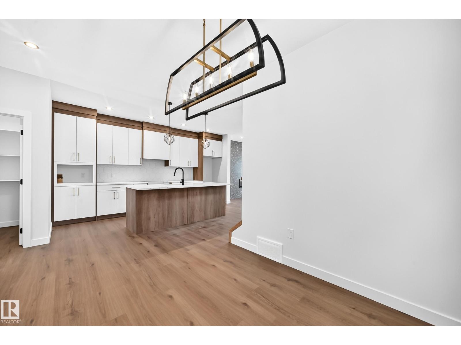 Property photograph 9 for MLS E4514784