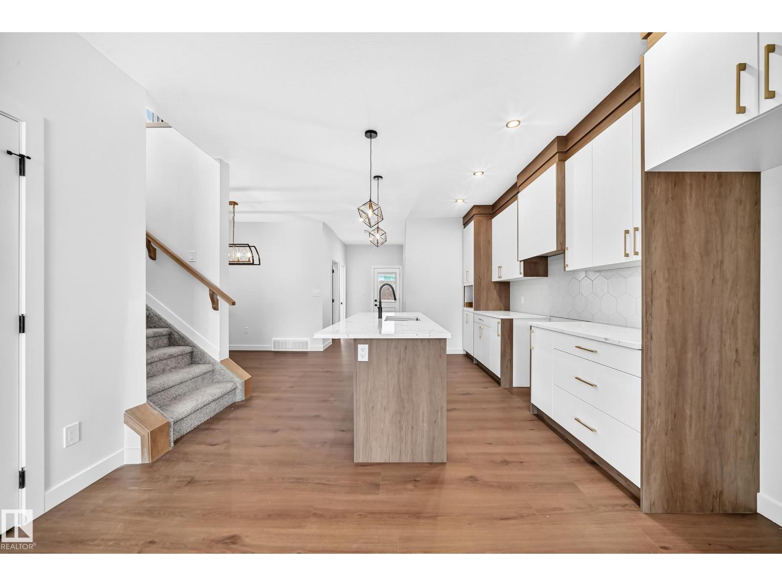Property photograph 5 for MLS E4514784