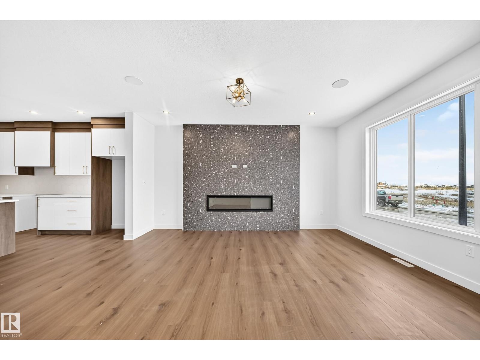 Property photograph 2 for MLS E4514784