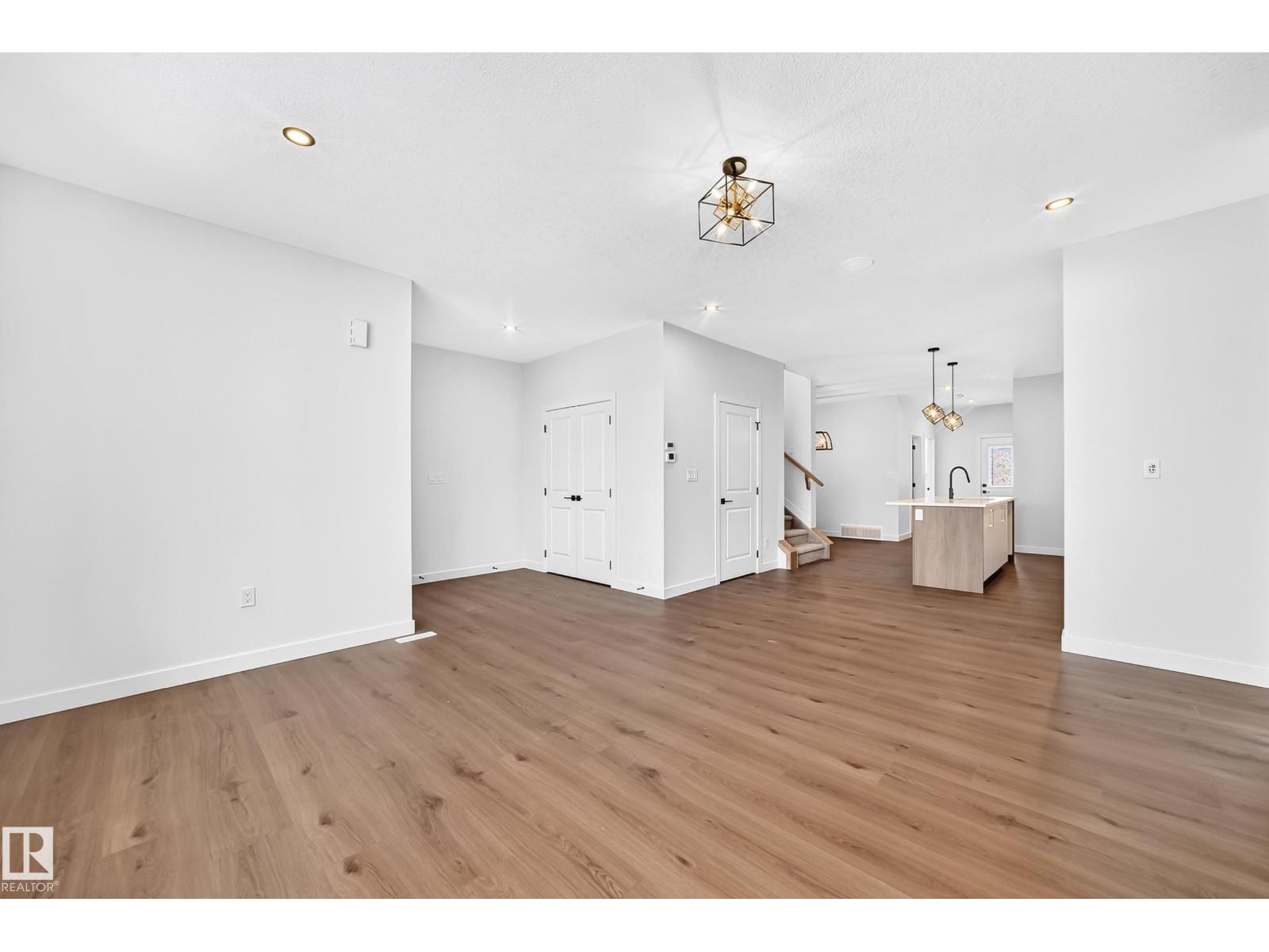 Property photograph 13 for MLS E4514784