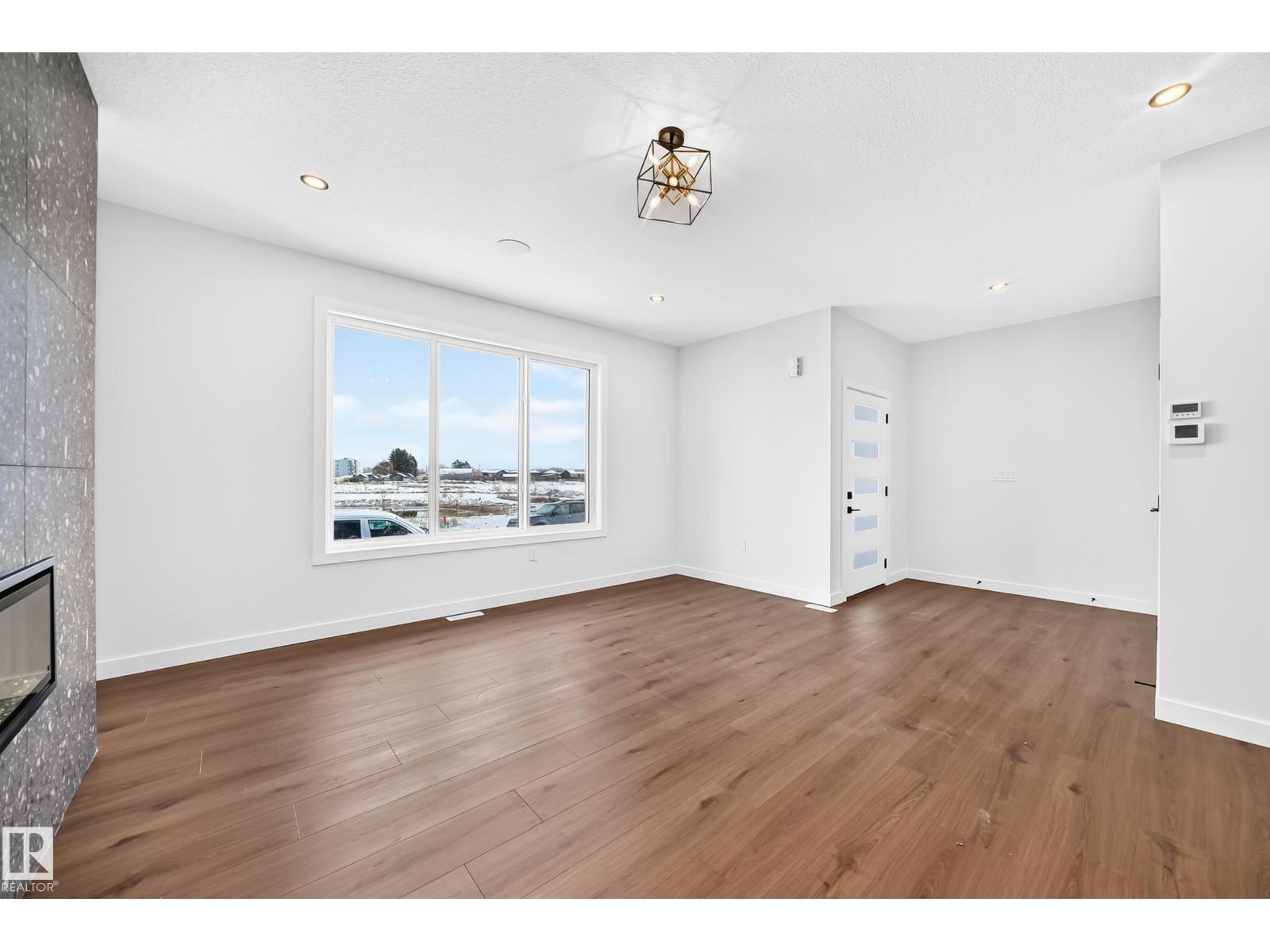 Property photograph 12 for MLS E4514784