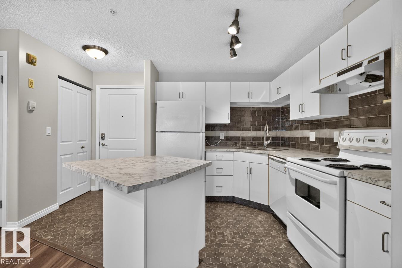 Property photograph 8 for MLS E4514728