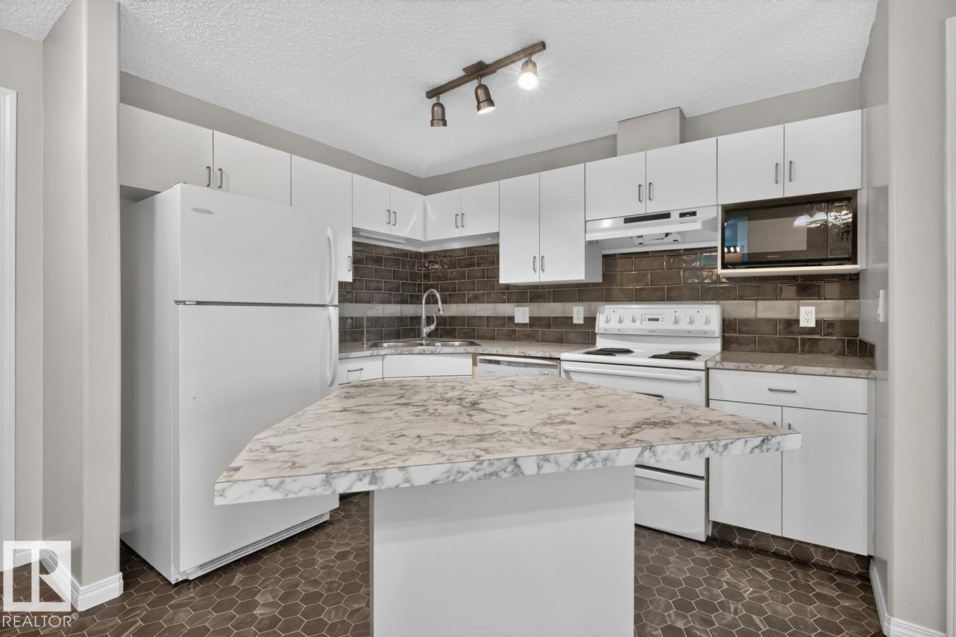 Property photograph 7 for MLS E4514728