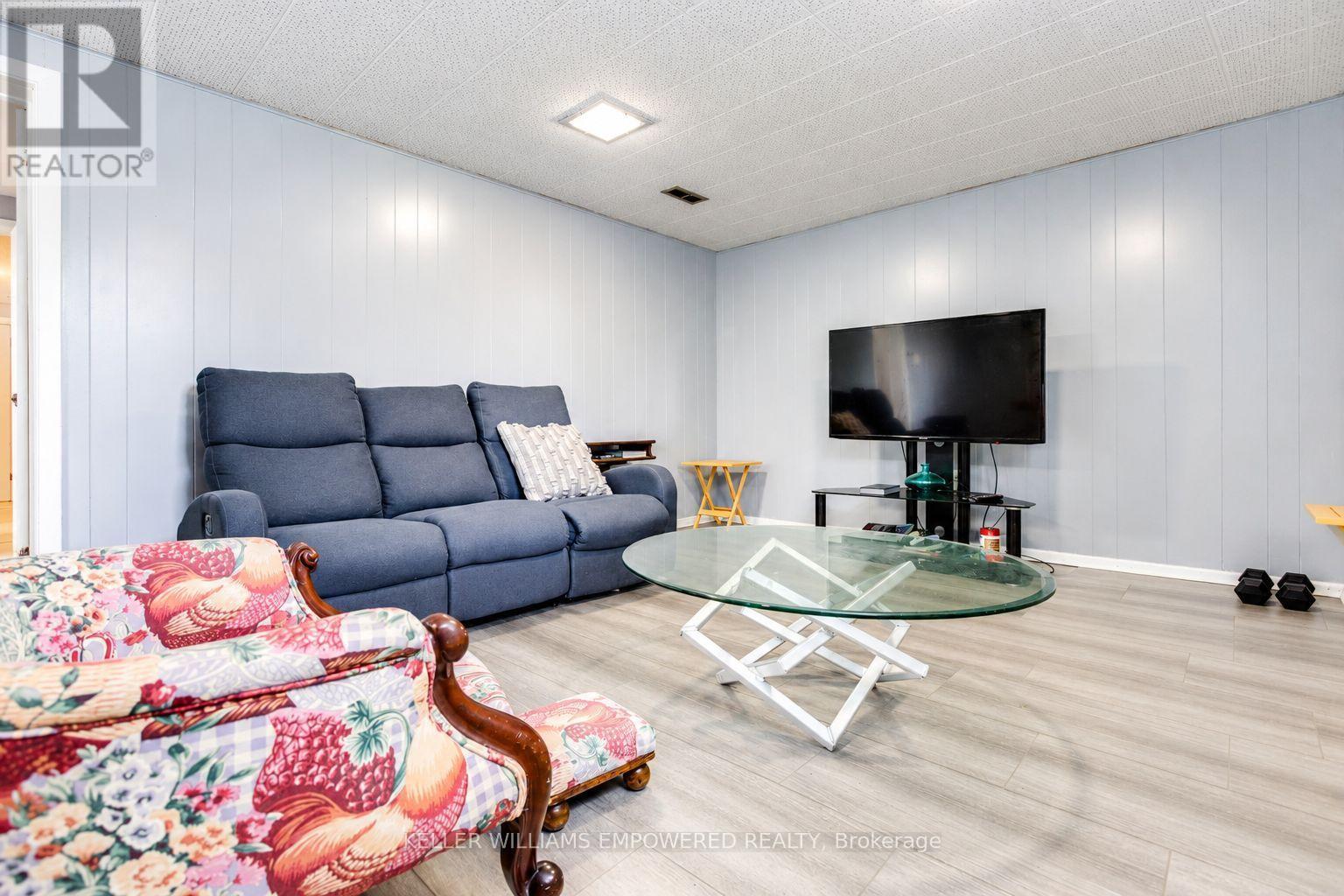39 CHECKENDON DRIVE - 19
