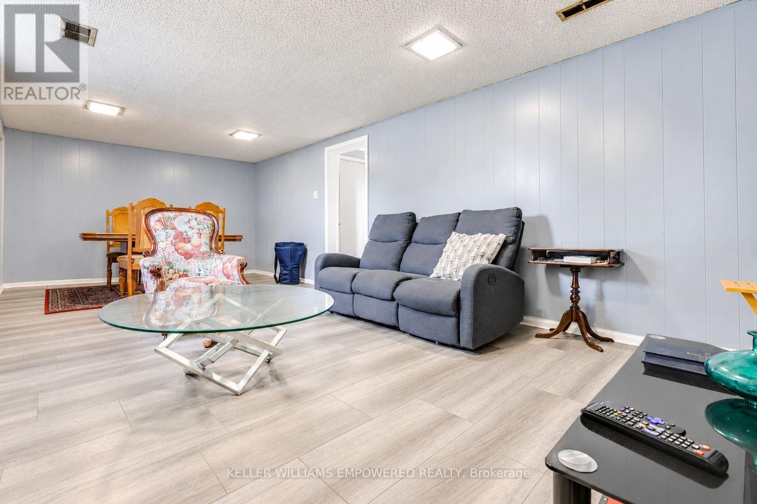 39 CHECKENDON DRIVE - 21