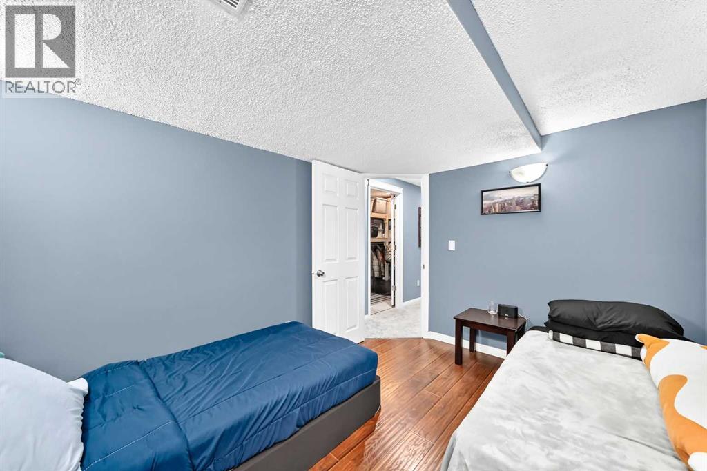 1037 New Brighton Gardens SE photo 37
