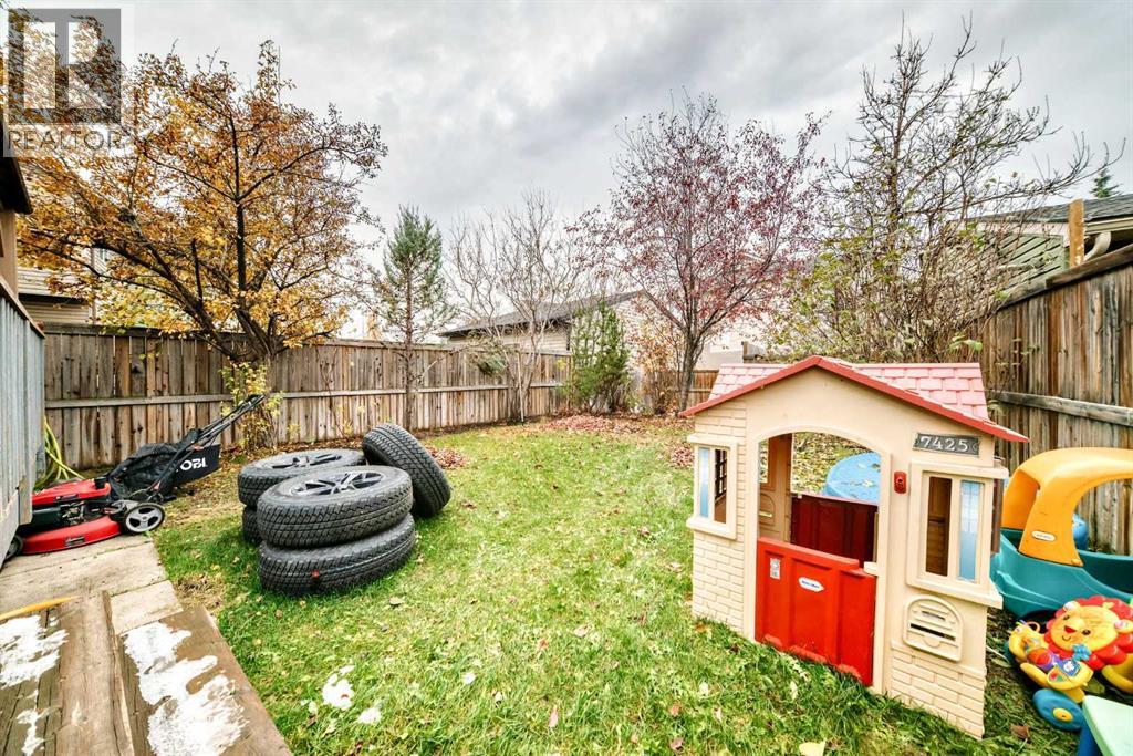 1037 New Brighton Gardens SE photo 45